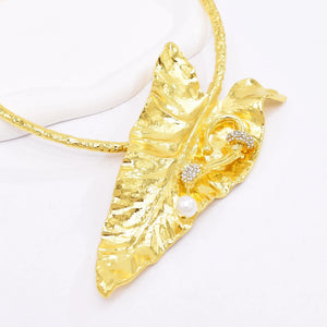 Exaggerated Alloy Banana Leaf Choker Necklace