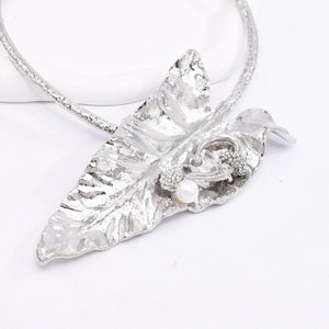 Exaggerated Alloy Banana Leaf Choker Necklace